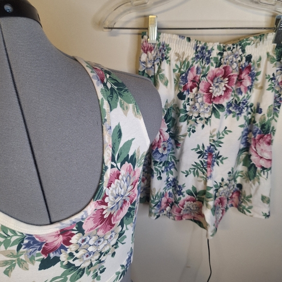 Vintage L.A Movers Floral Cropped Top & Shorts. Size Small - Picture 2 of 7